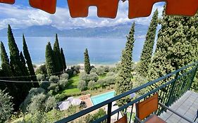 Wonderful Lake View Apartments With Pool With Breakfast Gardasee